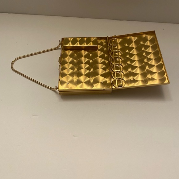 Vintage dance purse, powder, lipstick, comb, cigarette holder. Gold tone - Picture 8 of 13